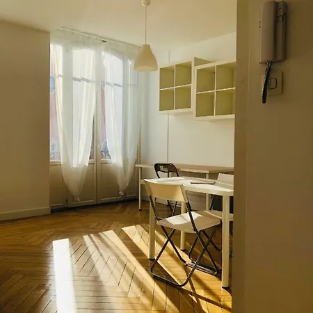 Studio Place Ferdinand Buisson 아파트 *
